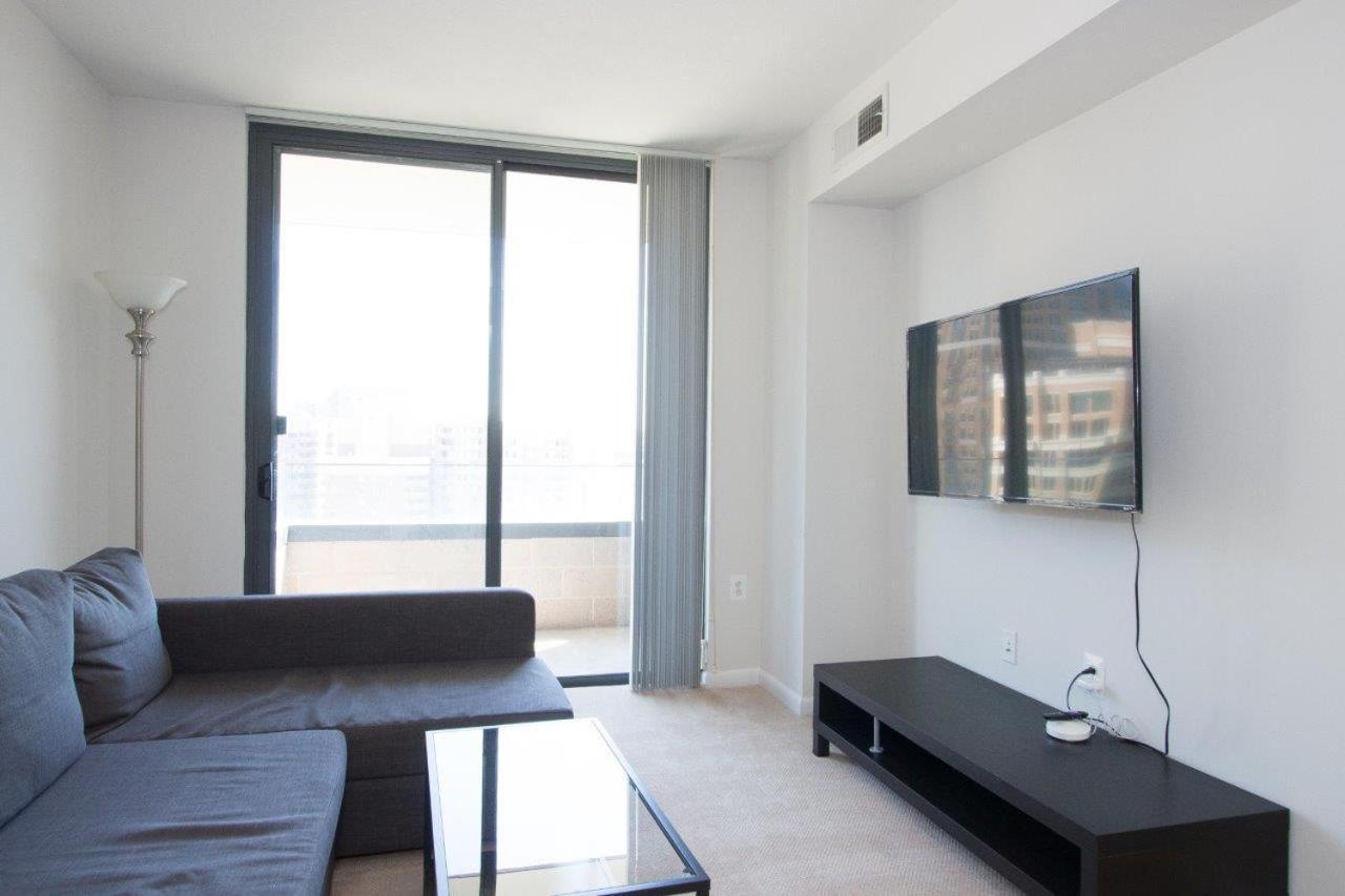 Pentagon Luxe Apartments Арлингтон Экстерьер фото
