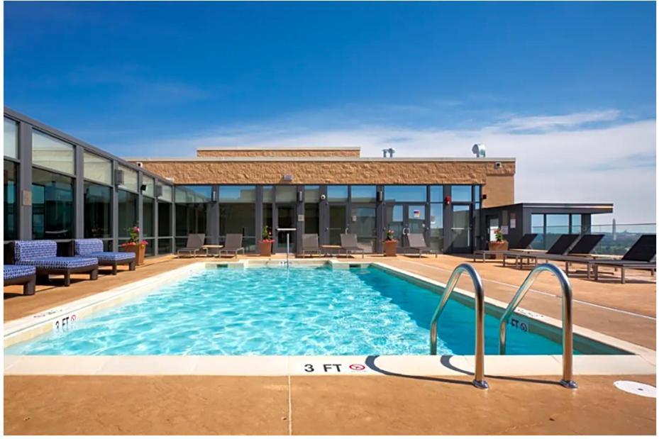 Pentagon Luxe Apartments Арлингтон Экстерьер фото